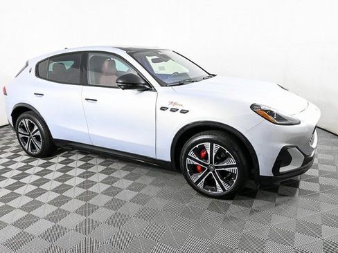 New 2025 Maserati Grecale Folgore image 3