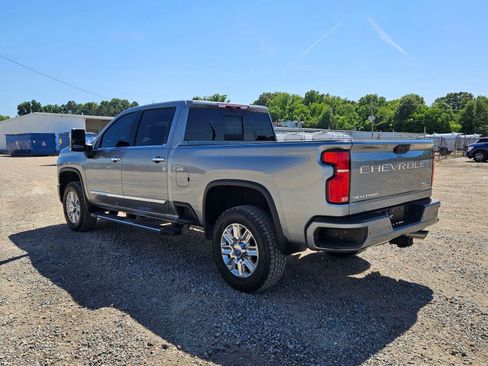 Used 2024 Chevrolet Silverado 3500 High Country w/ High Country Premium Package AWD/4WD image 3