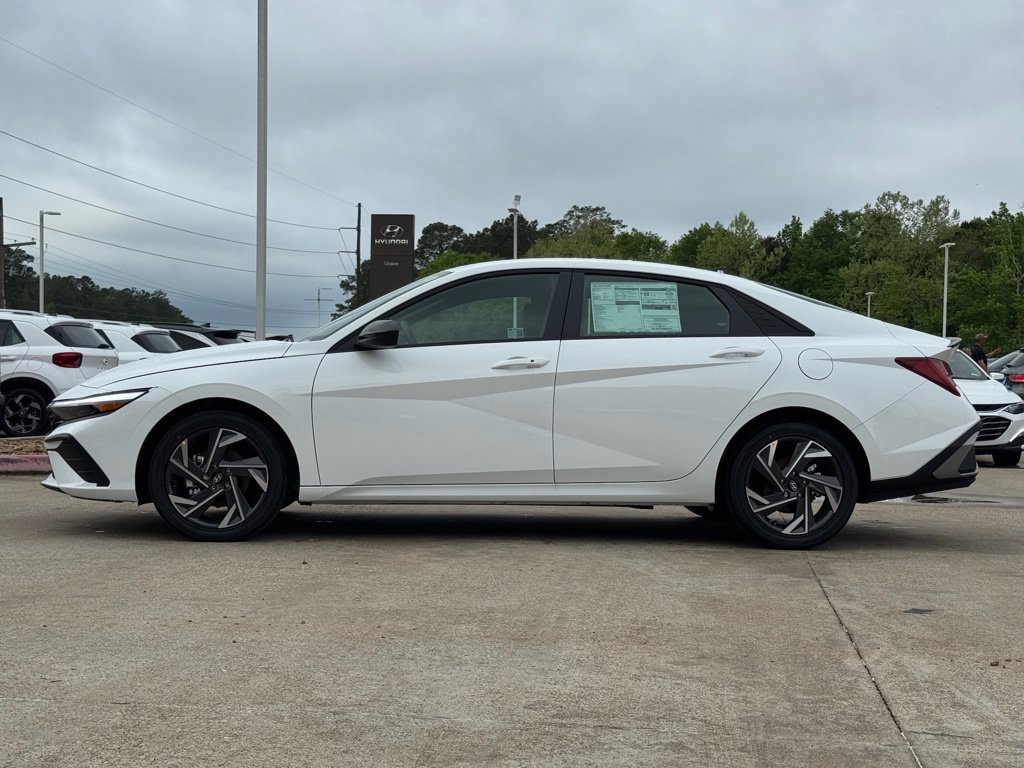 New 2025 Hyundai Elantra SEL FWD image 10