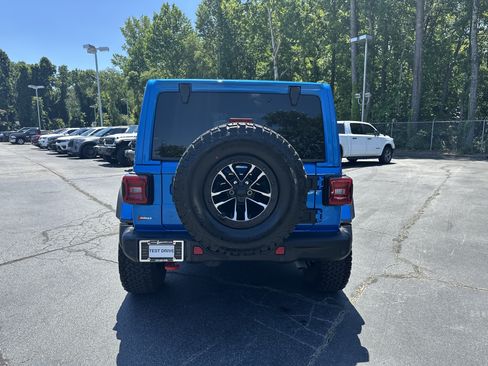 Used 2025 Jeep Wrangler Unlimited Rubicon AWD/4WD image 8