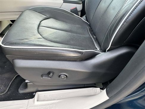 Used 2022 Chrysler Pacifica Limited image 20