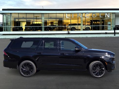 New 2026 Lincoln Navigator L Reserve w/ Jet Appearance Package image 3