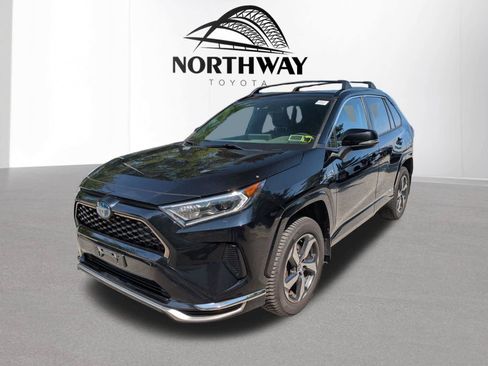 Used 2021 Toyota RAV4 SE w/ Weather & Moonroof Package AWD/4WD image 7