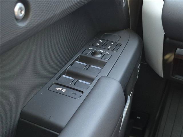 New 2026 Land Rover Defender 110 S AWD/4WD image 9