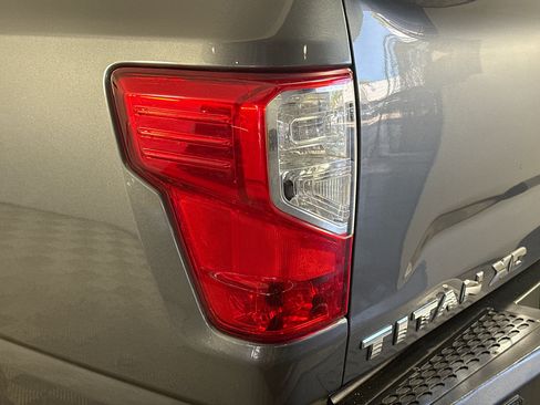 Used 2019 Nissan Titan SL w/ Chrome Package AWD/4WD image 36