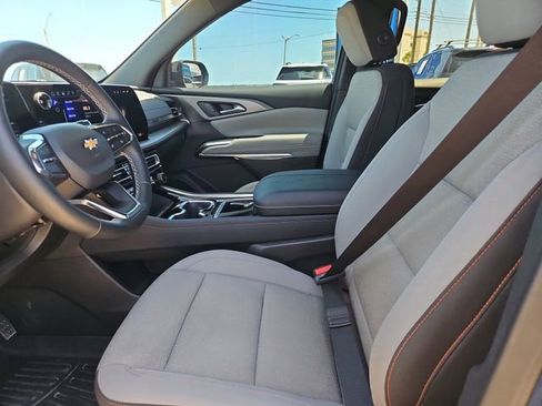 Used 2024 Chevrolet Traverse LT FWD image 17