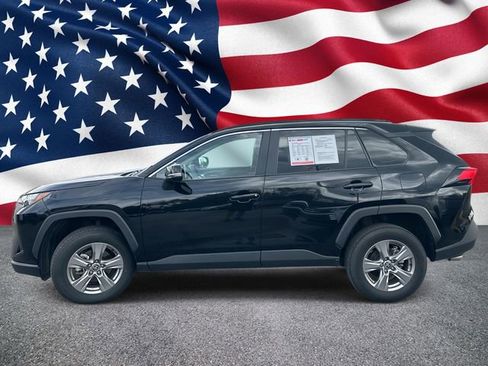 Used 2025 Toyota RAV4 XLE image 11