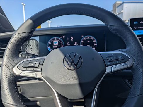 New 2026 Volkswagen Tiguan SE R-Line FWD image 31
