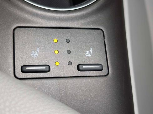 Used 2021 Toyota Camry XLE image 27