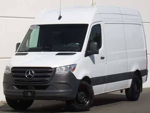 Used 2025 Mercedes-Benz Sprinter 2500 image 1