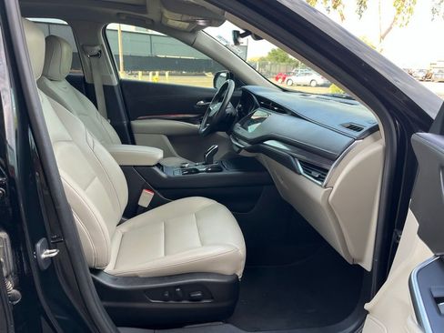 Used 2020 Cadillac XT4 Luxury w/ Cold Weather Package image 18