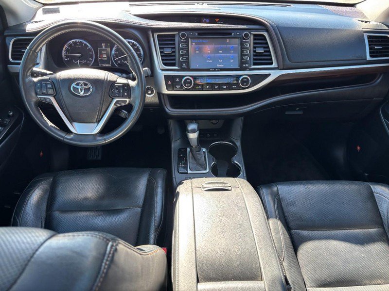 Used 2014 Toyota Highlander Limited Platinum AWD/4WD image 14