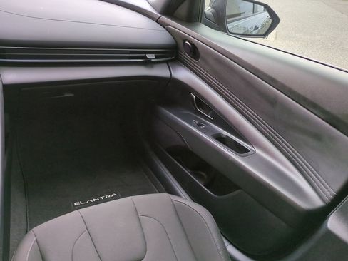Certified 2025 Hyundai Elantra SEL image 15