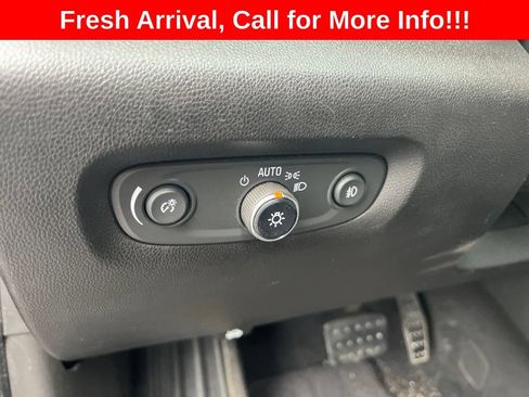 Used 2018 Chevrolet Traverse LT w/ LPO, Black Accent Package AWD/4WD image 13