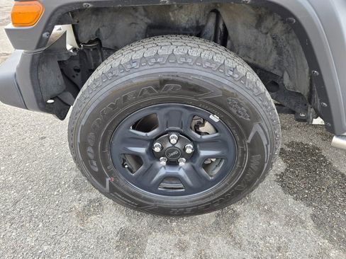 Used 2019 Jeep Wrangler Unlimited Sport image 26