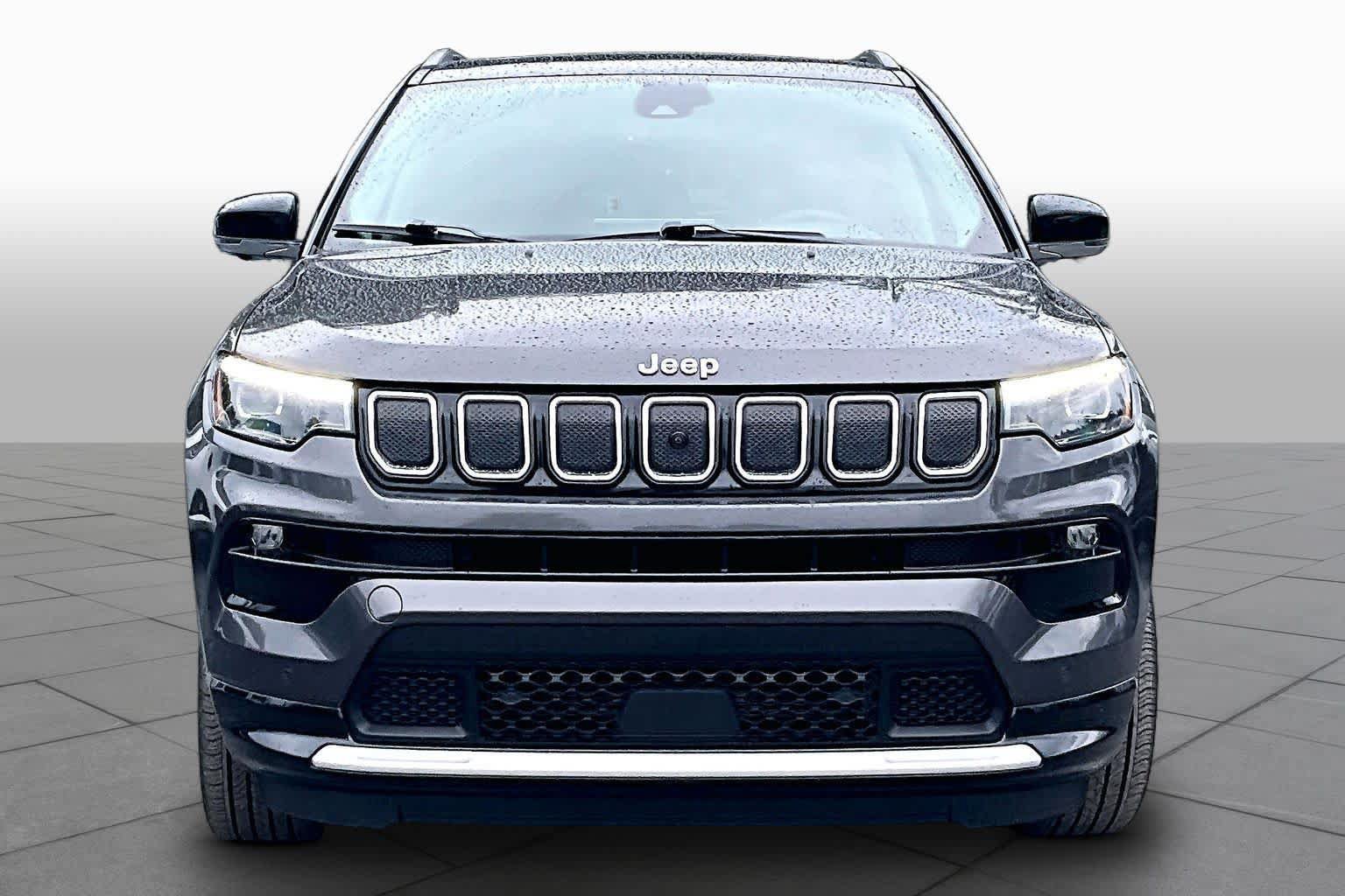 Used 2022 Jeep Compass Limited w/ Elite Group AWD/4WD image 4