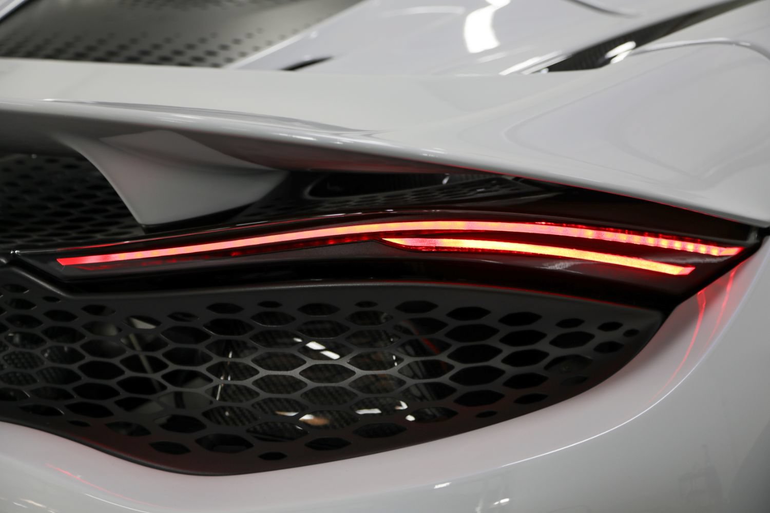 Used 2022 McLaren 765LT RWD image 27