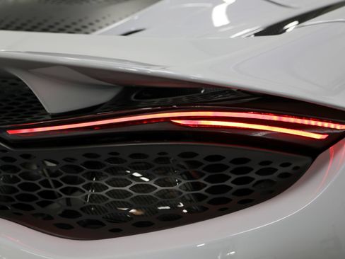 Used 2022 McLaren 765LT RWD image 27