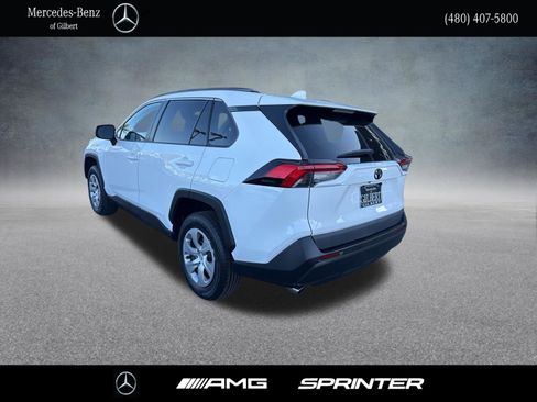 Used 2021 Toyota RAV4 LE image 4