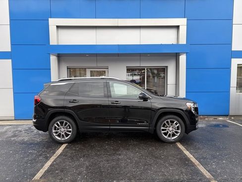 Used 2023 GMC Terrain SLT image 3