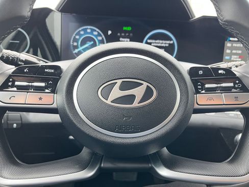 Used 2025 Hyundai Elantra Limited image 27