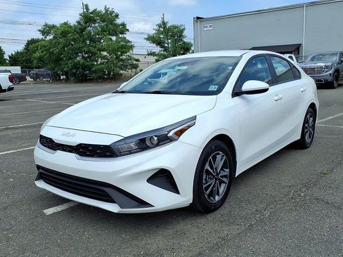 Used 2024 Kia Forte LXS FWD image 3