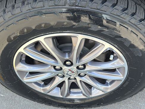 Certified 2023 Buick Enclave Essence FWD image 12