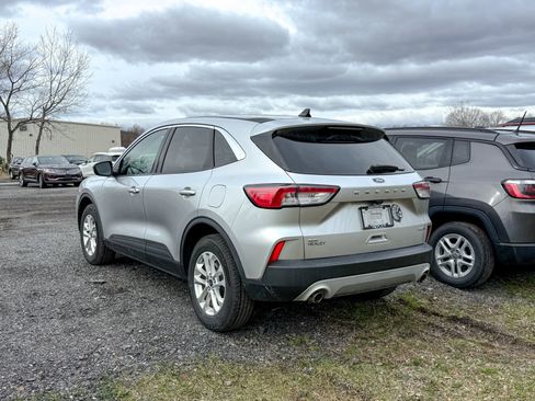 Used 2020 Ford Escape SE image 4
