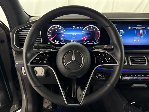 Used 2025 Mercedes-Benz GLS 450 4MATIC image 10