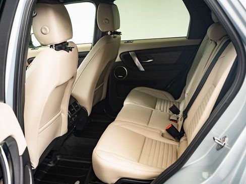 Used 2022 Land Rover Discovery Sport SE image 31