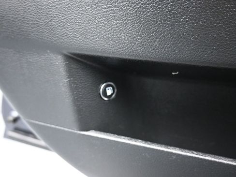 Used 2018 Chrysler 300 Limited image 11