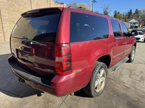 Used 2011 Chevrolet Suburban LT image 3