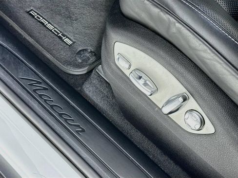 Certified 2024 Porsche Macan AWD/4WD image 27