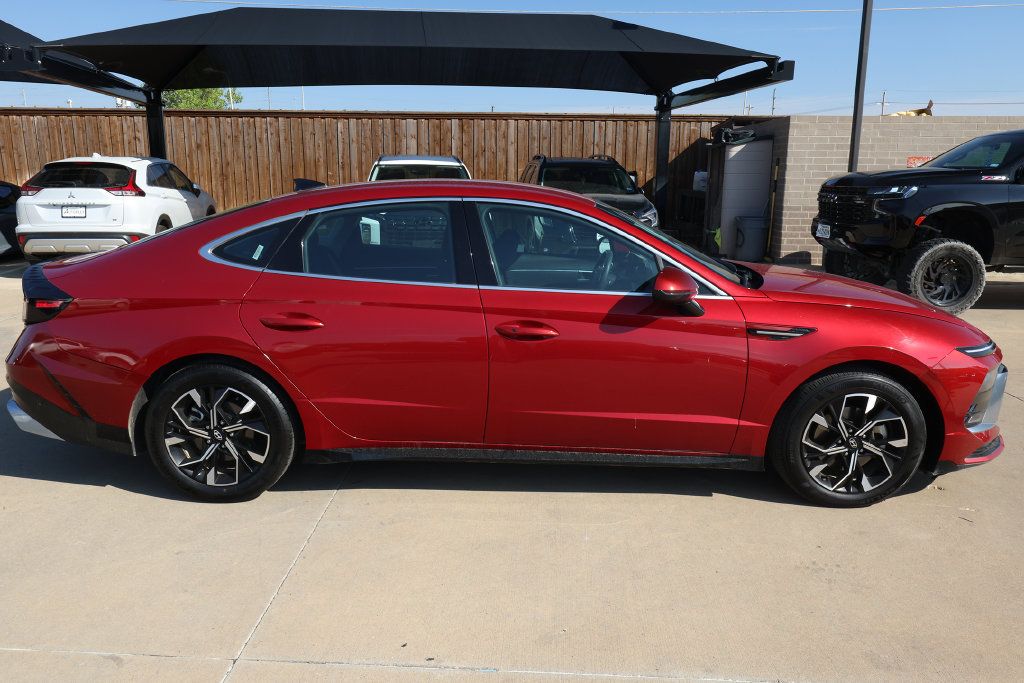 Used 2025 Hyundai Sonata SEL FWD image 4