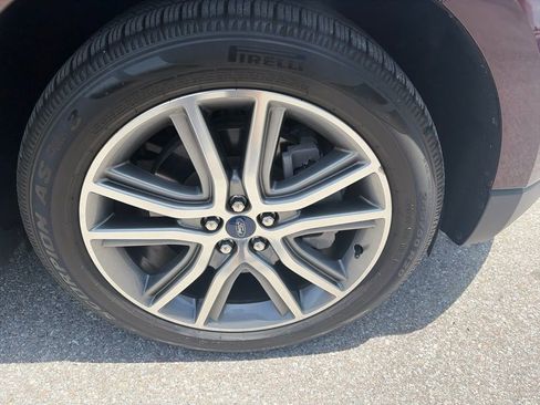 Used 2021 Ford Edge Titanium FWD image 8