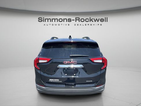 Used 2023 GMC Terrain SLE w/ Driver Convenience Package AWD/4WD image 4