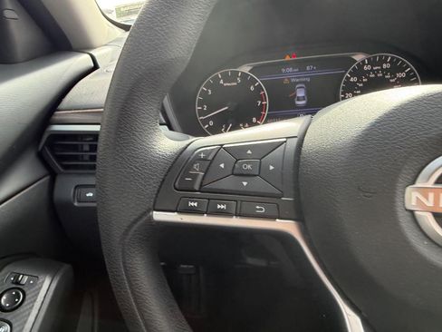 Used 2024 Nissan Altima 2.5 SV FWD image 12