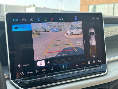 New 2025 Volkswagen Tiguan SE image 23