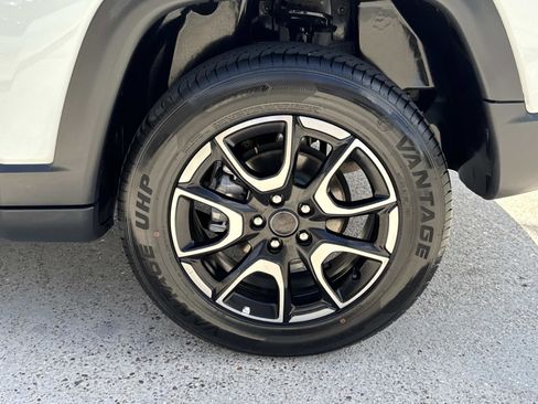 Used 2025 Jeep Compass Trailhawk image 4