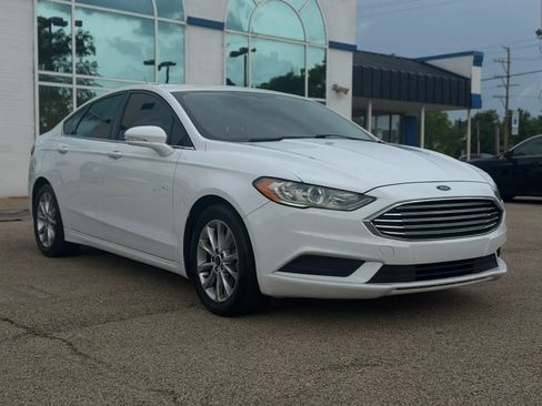 Used 2017 Ford Fusion SE FWD image 1