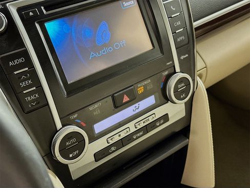 Used 2013 Toyota Camry XLE image 10