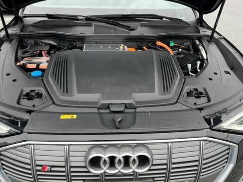 Certified 2023 Audi e-tron S Premium Plus image 39