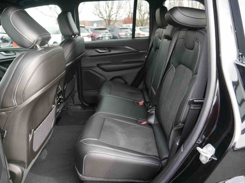 New 2025 Jeep Grand Cherokee Altitude image 16