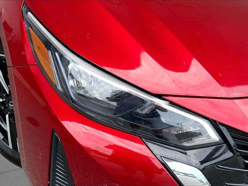 Used 2024 Nissan Sentra SV FWD image 28