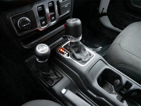 Used 2023 Jeep Wrangler Sport S image 23