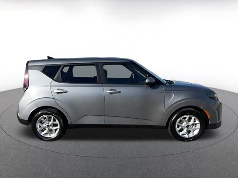 Used 2025 Kia Soul LX w/ LX Technology Package image 16