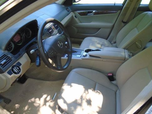 Used 2009 Mercedes-Benz C 300 Sedan image 10