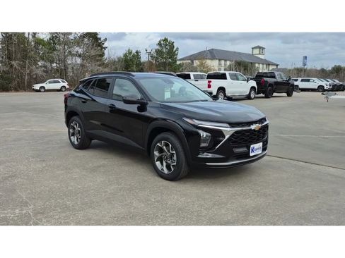 New 2026 Chevrolet Trax LT image 2