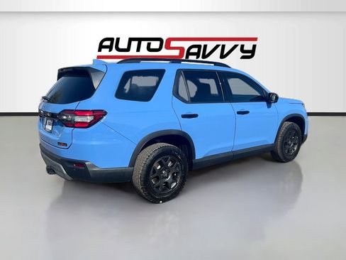 Used 2025 Honda Pilot TrailSport image 7