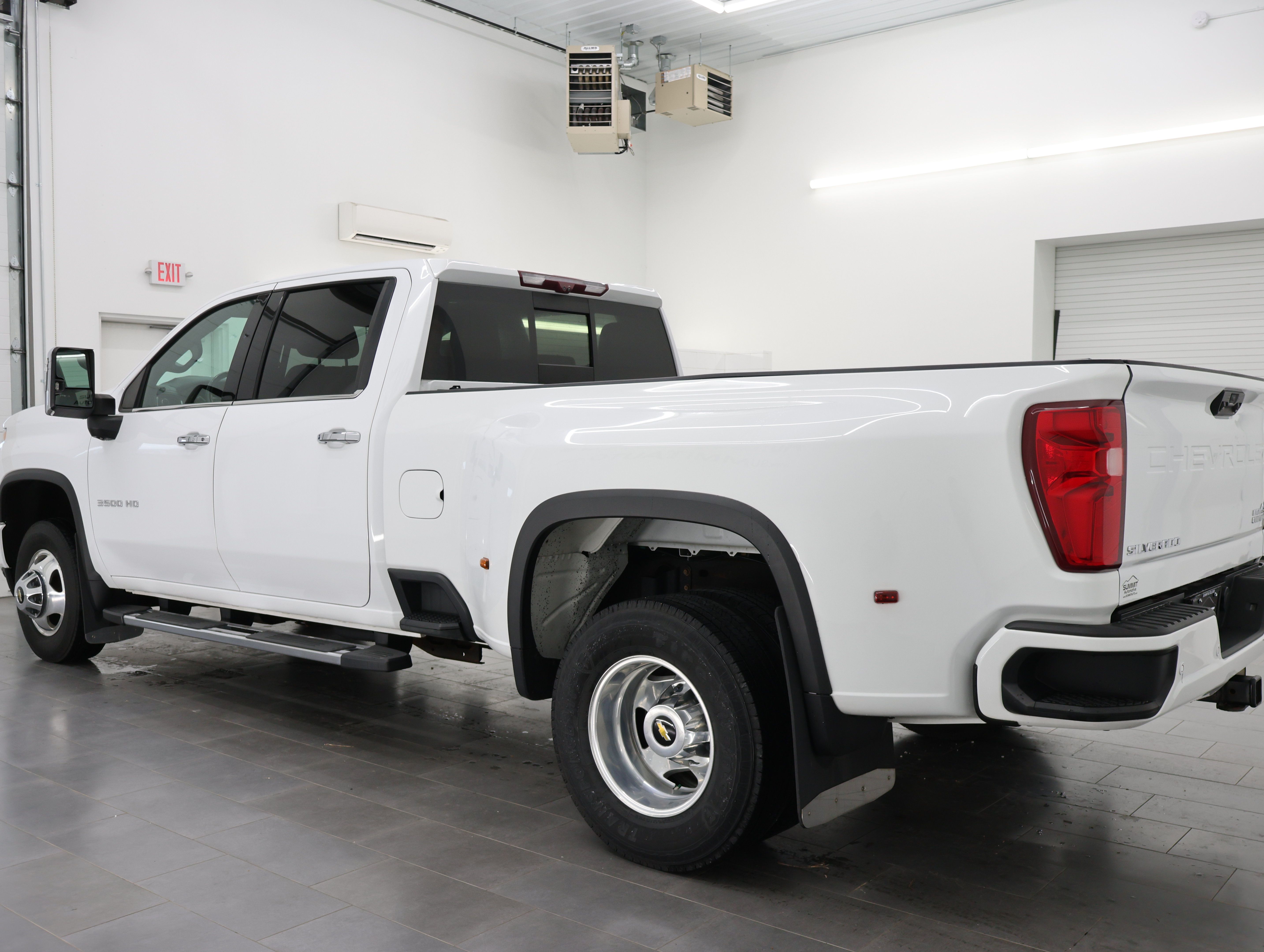 Used 2022 Chevrolet Silverado 3500 High Country w/ Snow Plow Prep/Camper Package AWD/4WD image 6